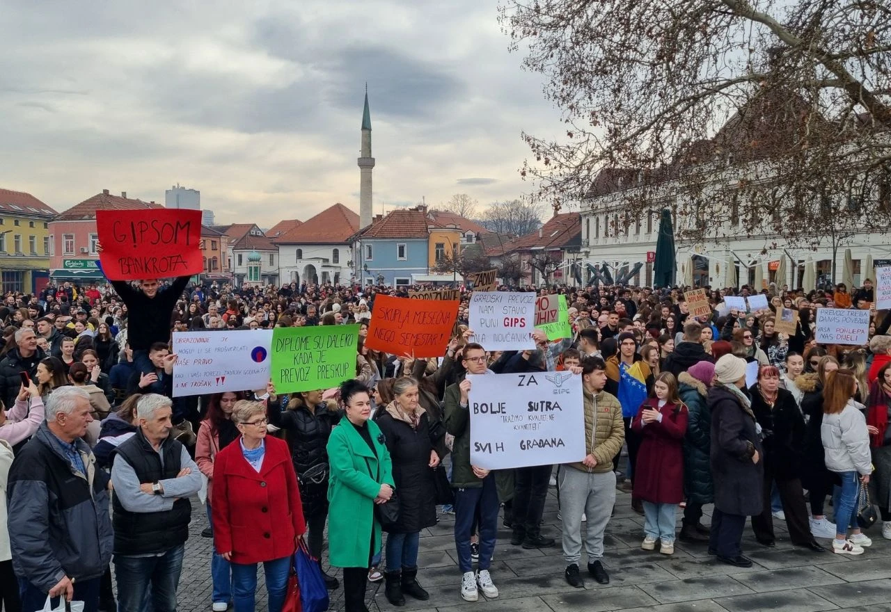 Đaci, studenti i umirovljenici na ulicama