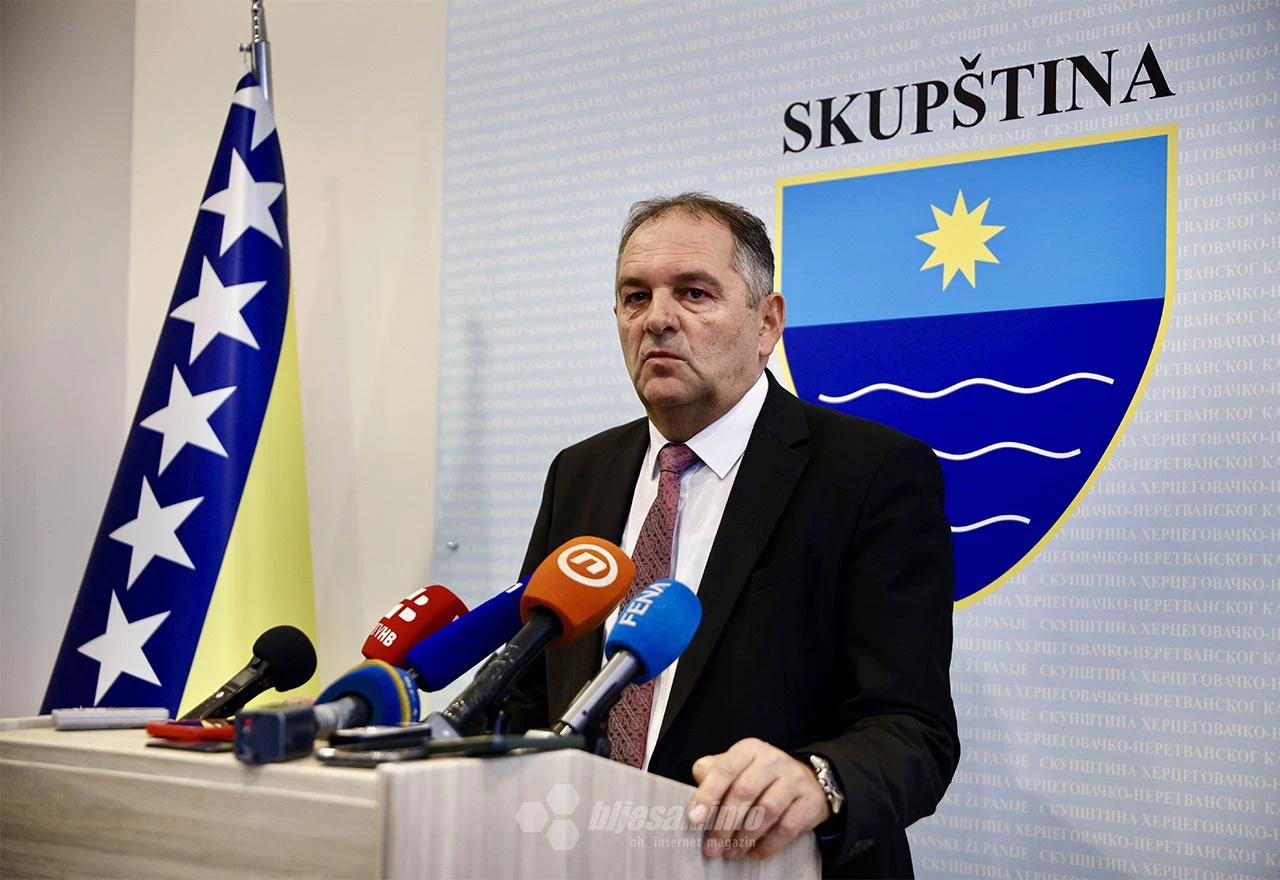 U Skupštini zasmetao naslov s Bljeska: Što je (ne)zakonito i tko je kome naprijatelj