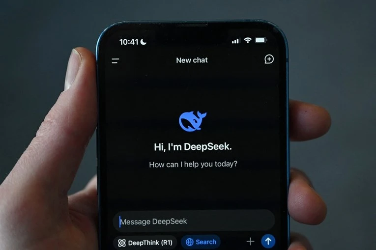 DeepSeek - Novi kineski AI uzdrmao svijet i izazvao potop na burzi