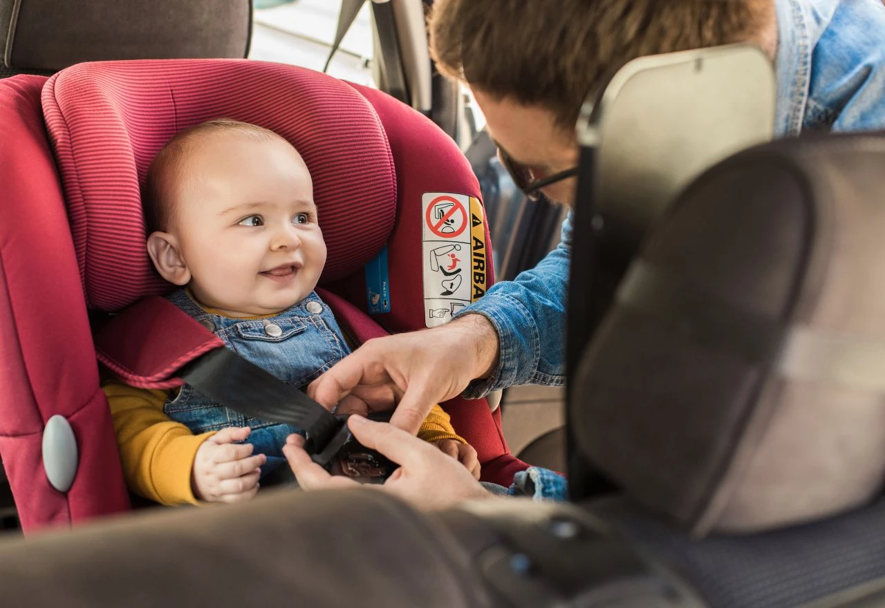 Stavljate dijete u autosjedalicu u jakni? Evo zašto je to opasno 