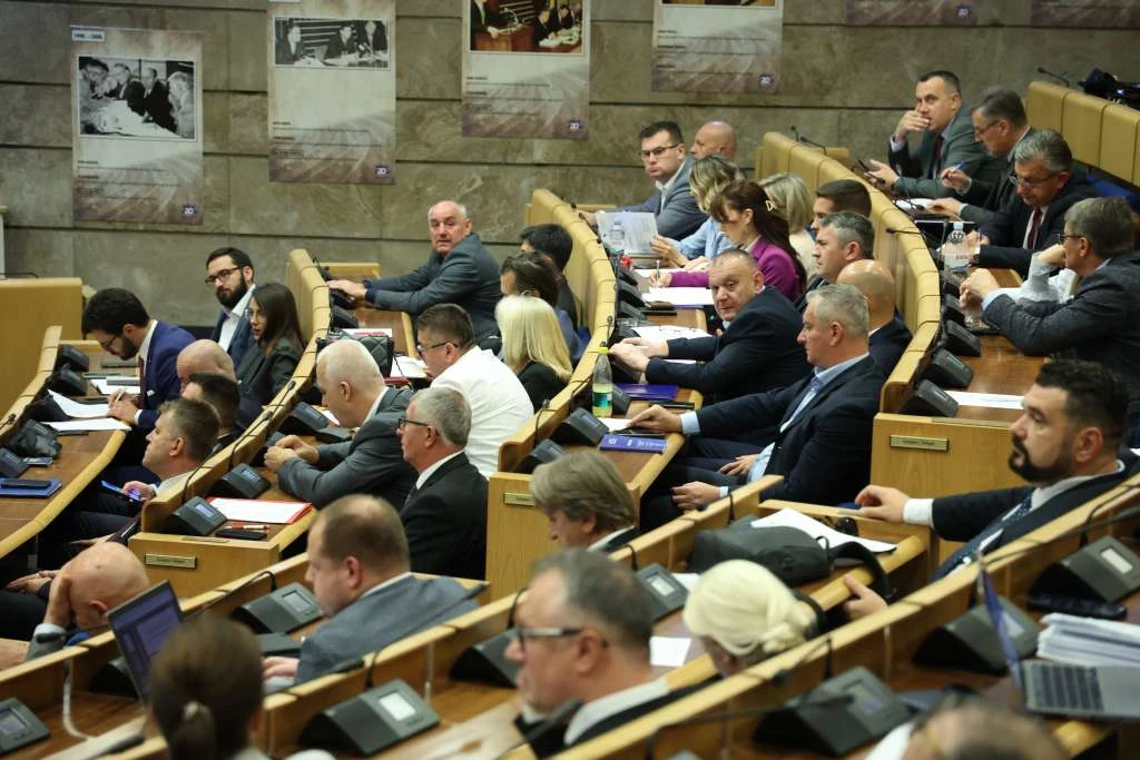 Usvojen proračun Federacije: Predviđena pomoć poplavljenim područjima, osigurana veća izdvajanja za mirovine