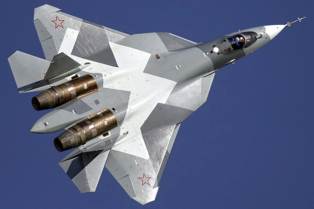 Rusija proširuje serijsku proizvodnju borbenih aviona pete generacije Su-57