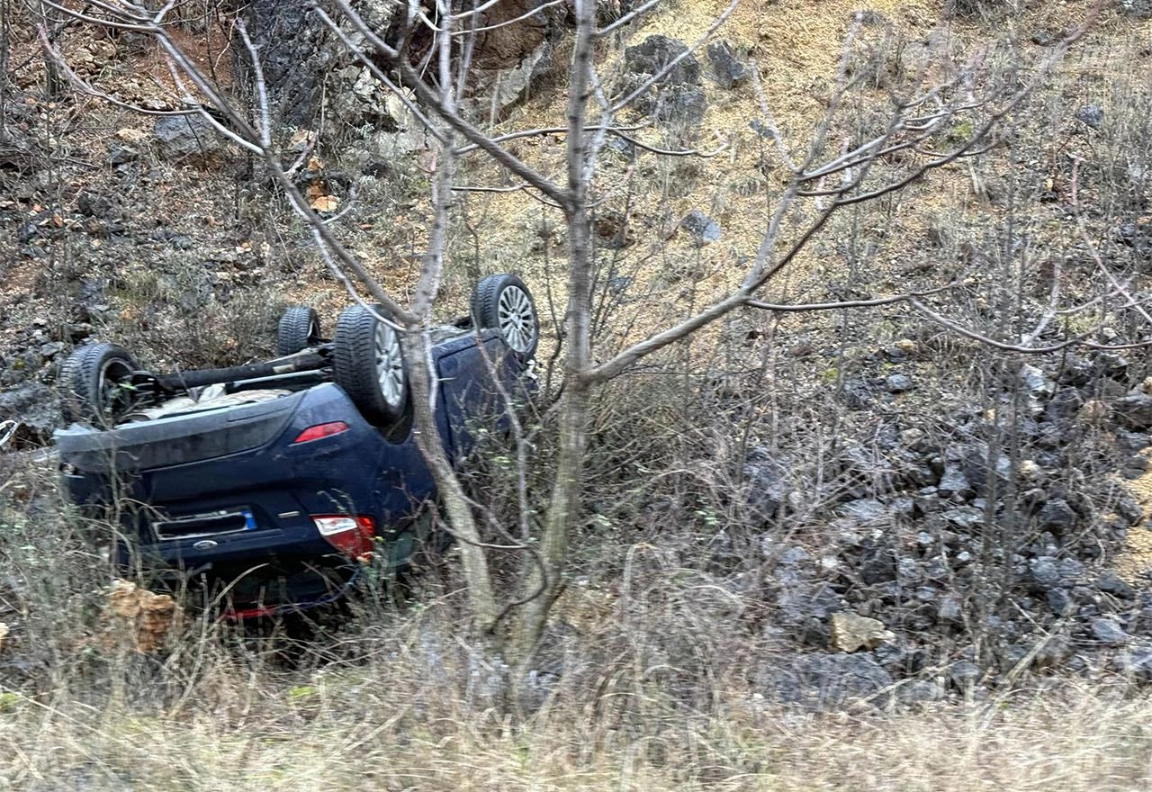 FOTO: Žovnica: Ford završio na krovu