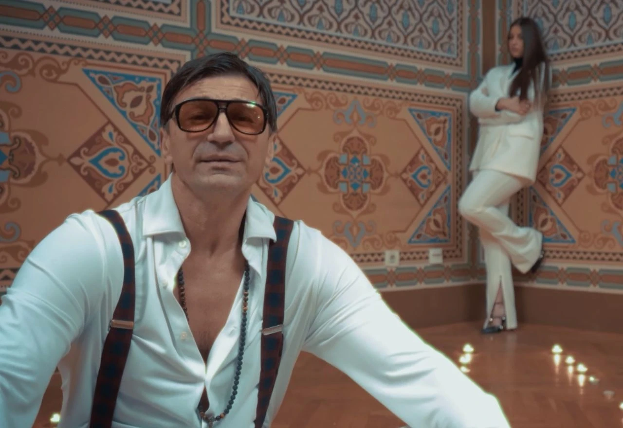 VIDEO | Mostarski glazbenik Gijo se vraća: Novi hit "Stari sat" oduševit će publiku