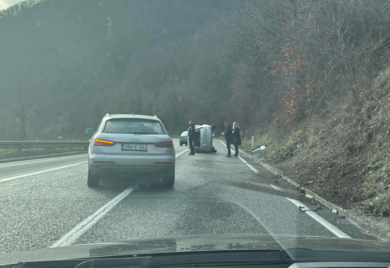 U Konjicu se prevrnulo auto
