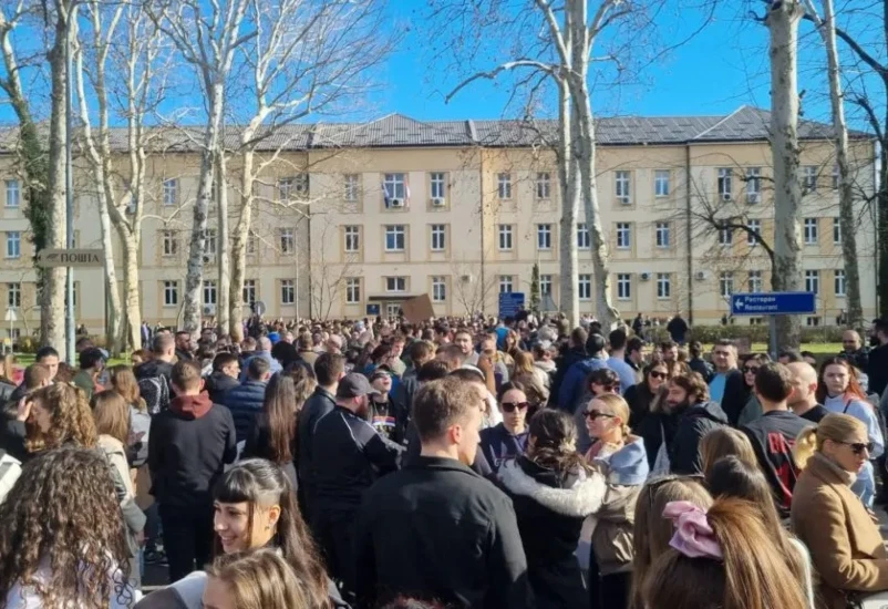 Mirno okupljanje banjalučkih studenata: "Jablanica - Novi Sad: Ista borba drugi grad"