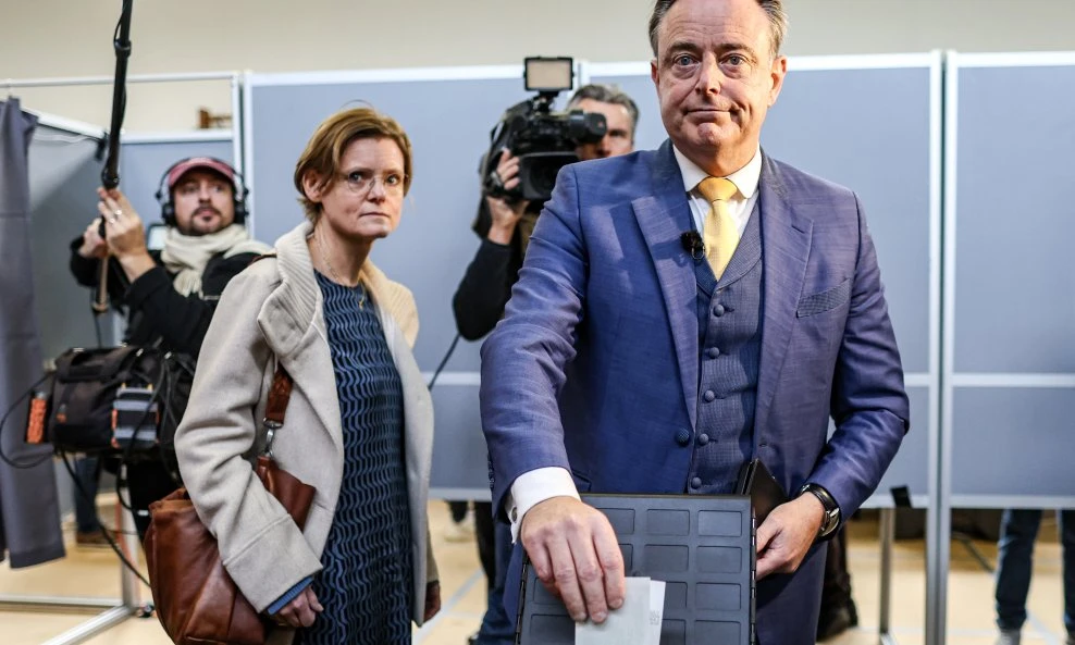 Pao dogovor u Belgiji; formira se koalicijska vlada
