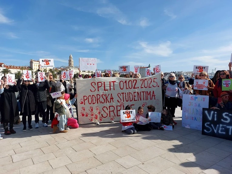 VIDEO | U Splitu sedam privedenih zbog incidenta na skupu za srpske studente