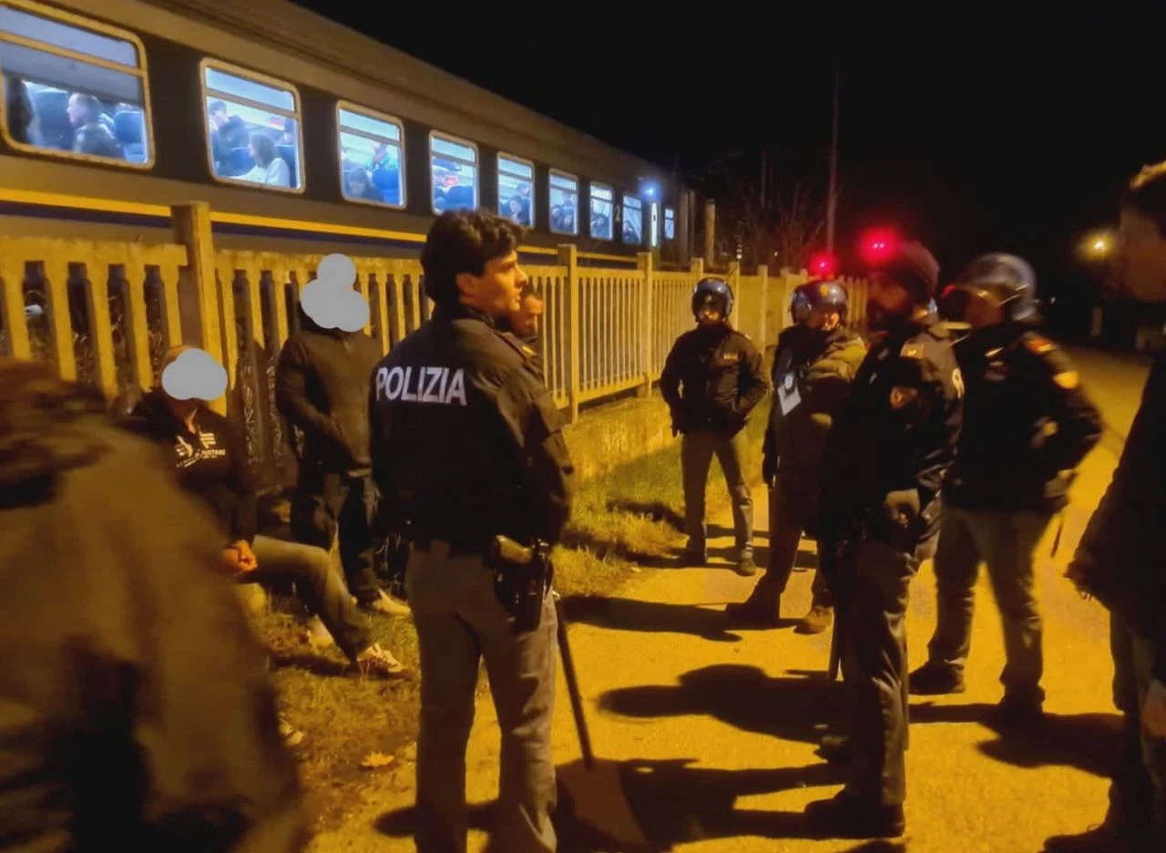 Navijači Udinesea postavili zasjedu i napali vlak s navijačima Venezije