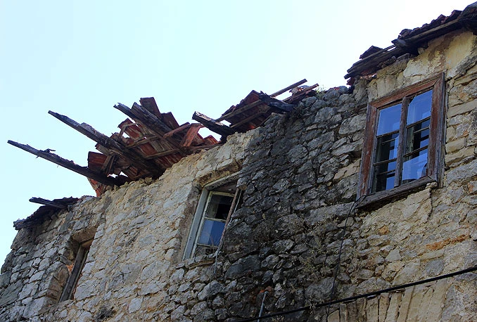 Troje maloljetnika stradalo u urušavanju napuštene kuće