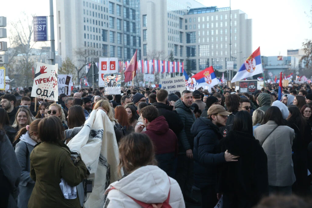 Nakon blokade Novog Sada: Beogradski taksisti studente besplatno vraćaju kućama