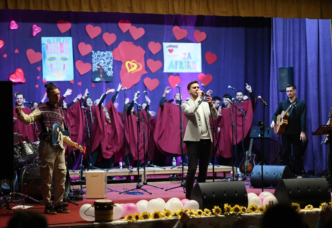 FOTO | Koncert u Livnu postigao nevjerojatnu podršku za izgradnju škole u Zambiji