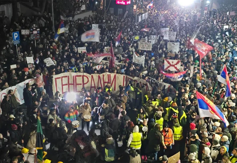Vučić pozvan da se preda - Odvjetnici ne rade, bunt tužitelja, škole ne odustaju…