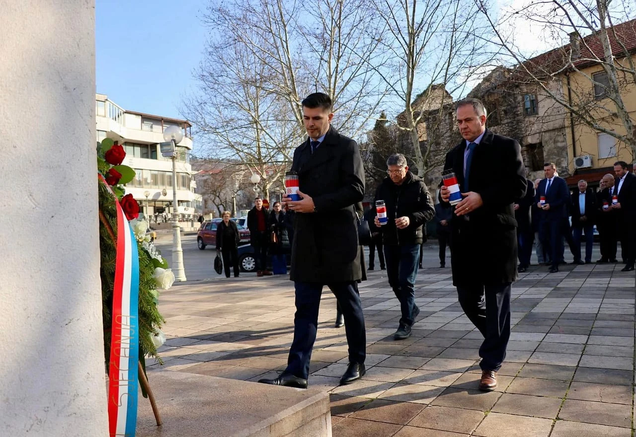 FOTO | Široki Brijeg se prisjetio stradalih franjevaca i žrtava rata