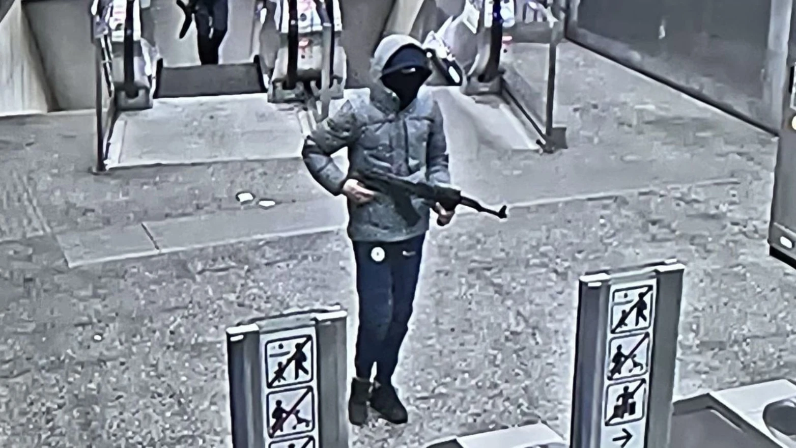 VIDEO: Ispred metro postaje u Bruxellesu ispalio nekoliko hitaca u zrak