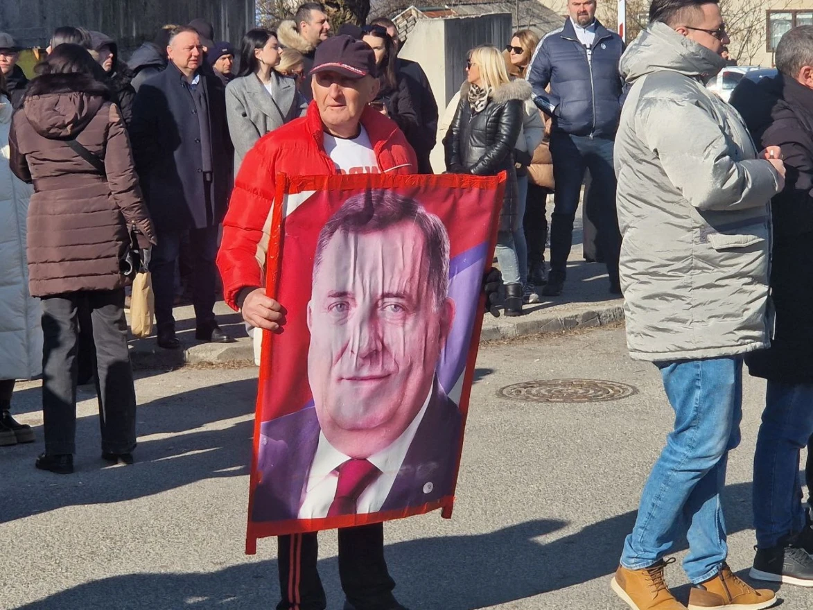 VIDEO: Dodik ispred Suda BiH dočekan pljeskom i ovacijama