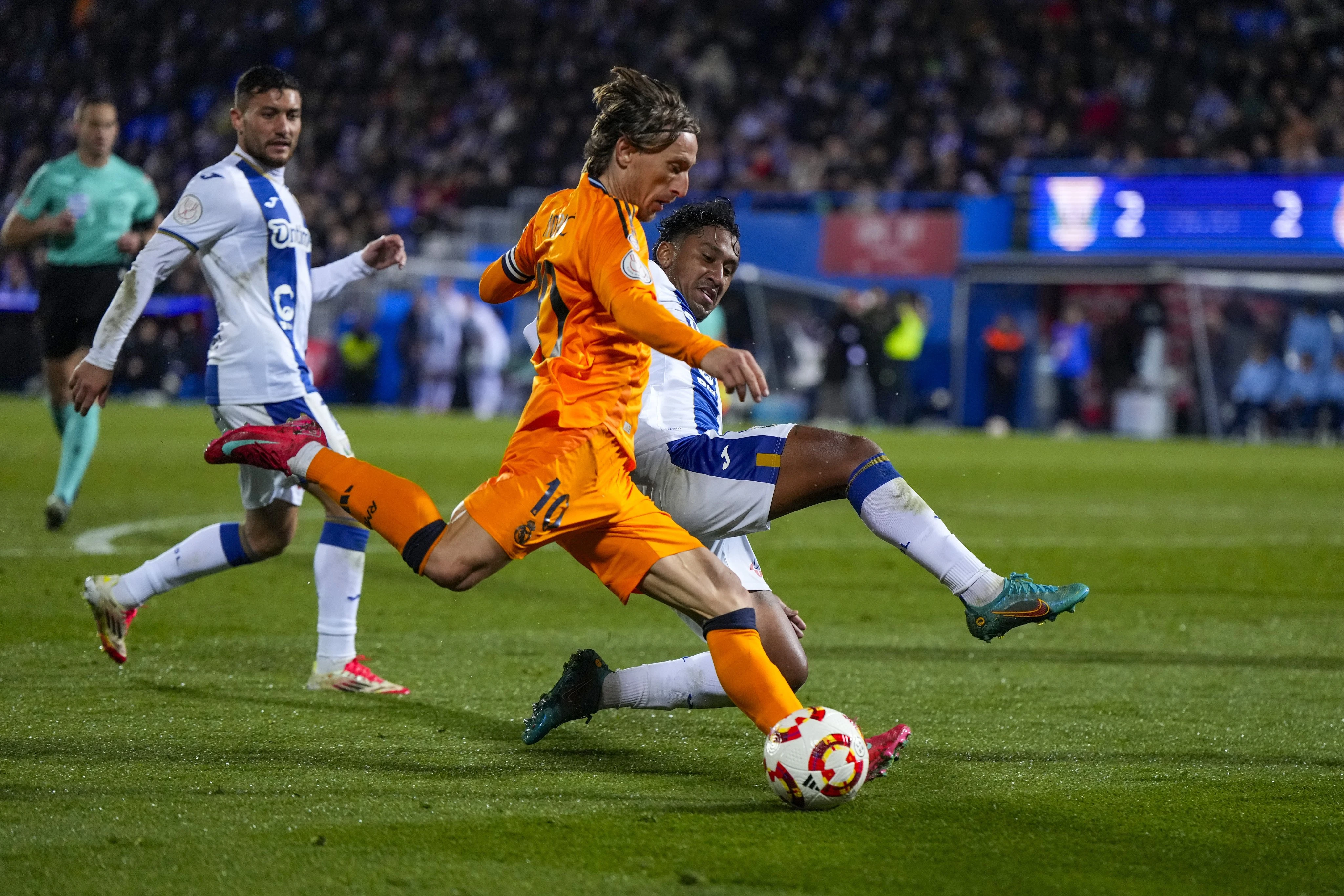 Iako je vodio 2-0, Real tek u nadoknadi osigurao prolazak u polufinale kupa