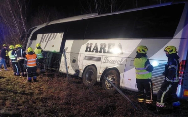 Prevrnuo se Autobus na autoputu kod Zagreba