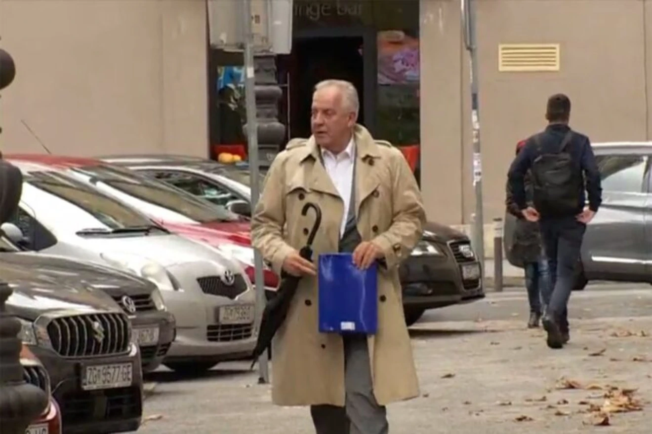 Bivši premijer Ivo Sanader slobodno hoda zagrebačkim ulicama