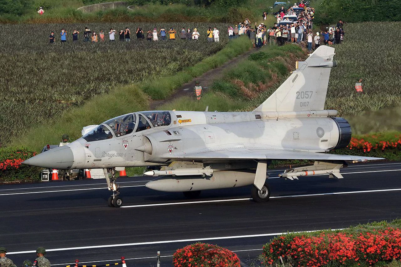 Francuski borbeni avioni Mirage 2000-5 stigli u Ukrajinu: Kako će ih koristiti?