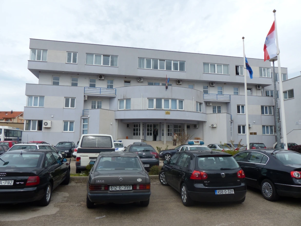 Grude: Sudar dva automobila, veća materijalna šteta