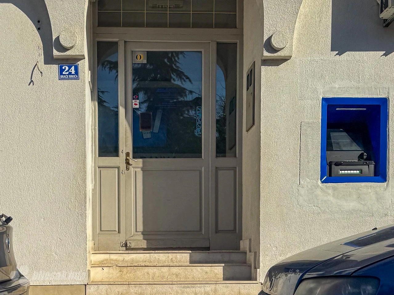 Policija uhitila dva Mostarca koji se dovode u vezu s pokušajem pljačke banke u Mostaru