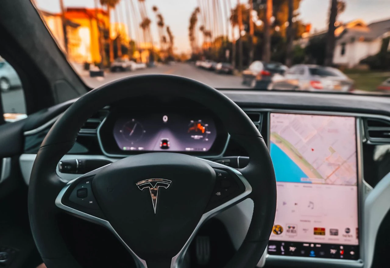 Prodaja Tesle u Njemačkoj pala nakon što je Musk dao podršku krajnjoj desnici