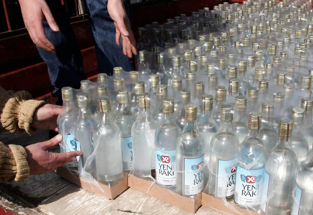 Više od 100 mrtvih u masovnom trovanju alkoholom u Turskoj
