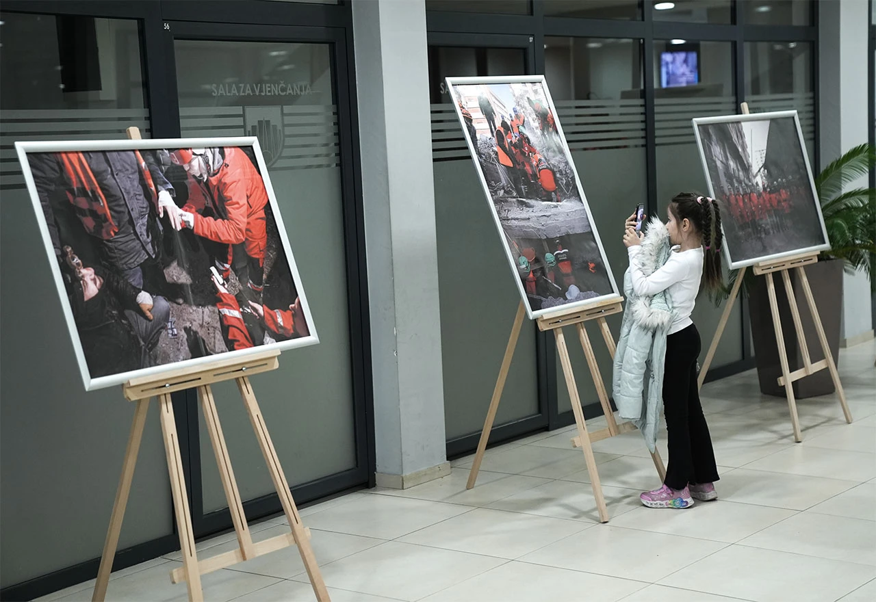 FOTO | Godišnjica razornog potresa u Turskoj: Prikazan film 'Nisi sam'