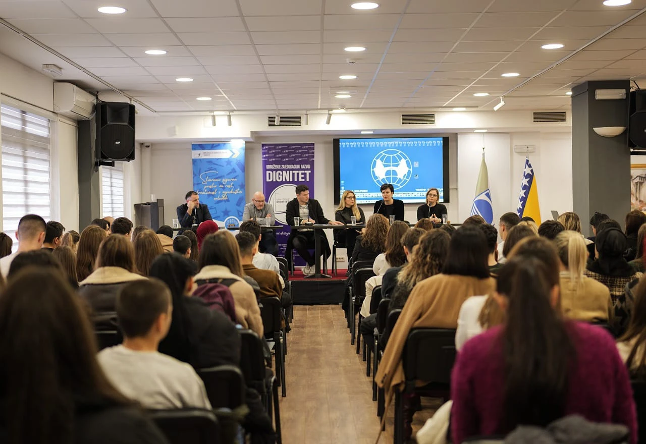 Panel rasprava u Mostaru: Rješenja za sigurniji digitalni svijet za mlade