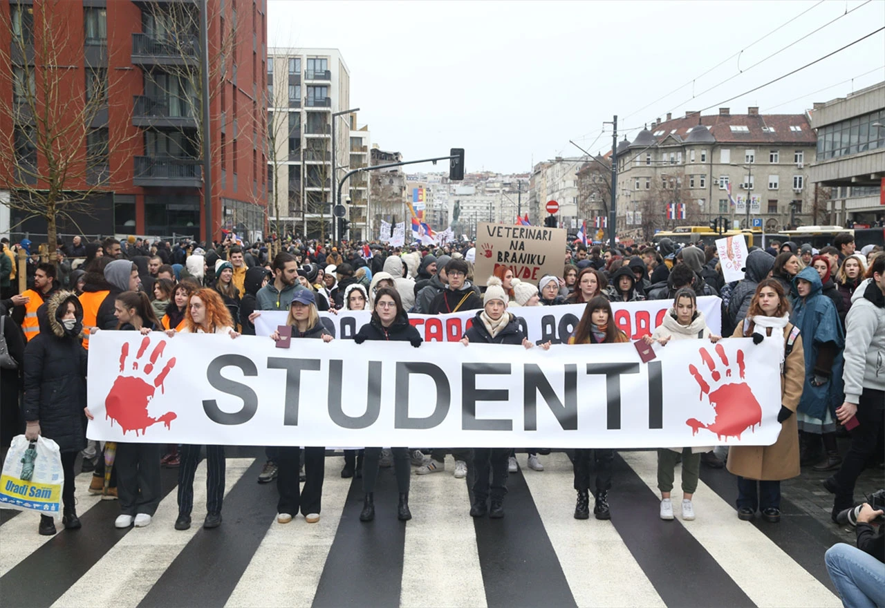 Studenti treći dan hodaju ka Kragujevcu na veliki prosvjed