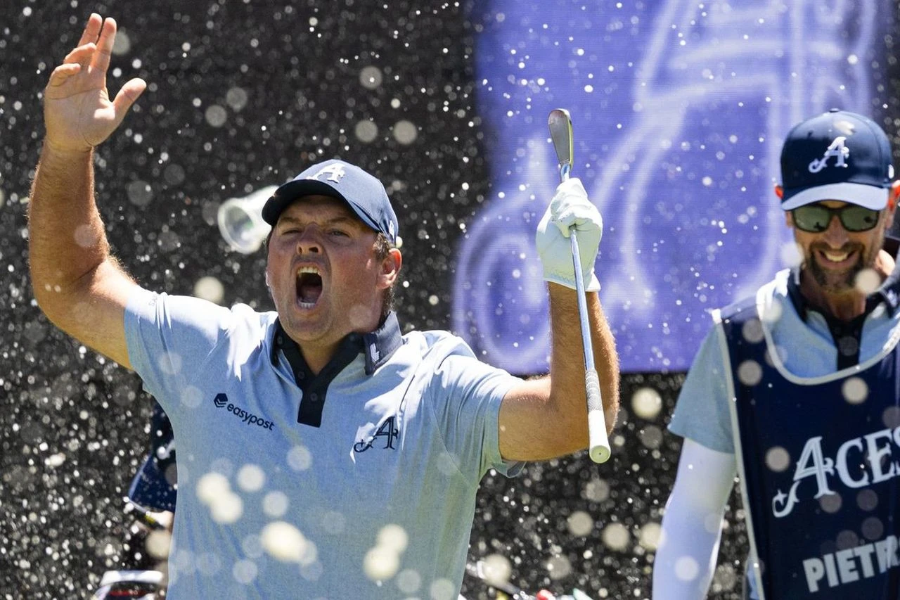 VIDEO: Golfera nakon što je odigrao 'hole in one' zasuli pivama, sokovima...