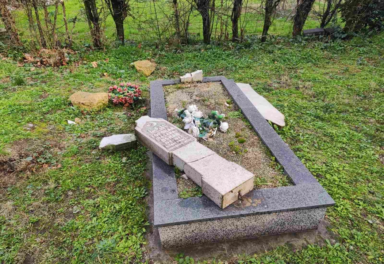 Vandali oskvrnuli groblje Kantarevac: Medžlis Mostar traži hitnu istragu