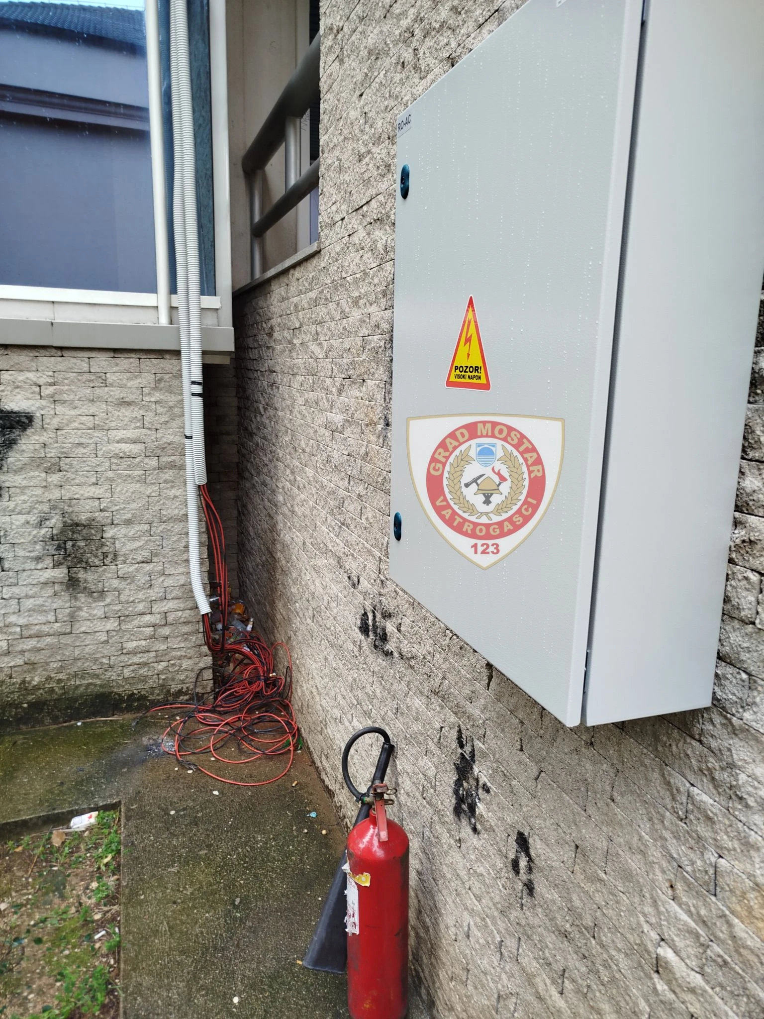 Mostar: Požar na električnim instalacijama na zgradi Filozofskog fakulteta