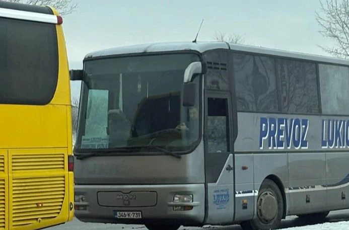 Sremska Mitrovica: Kamenovan autobus iz RS