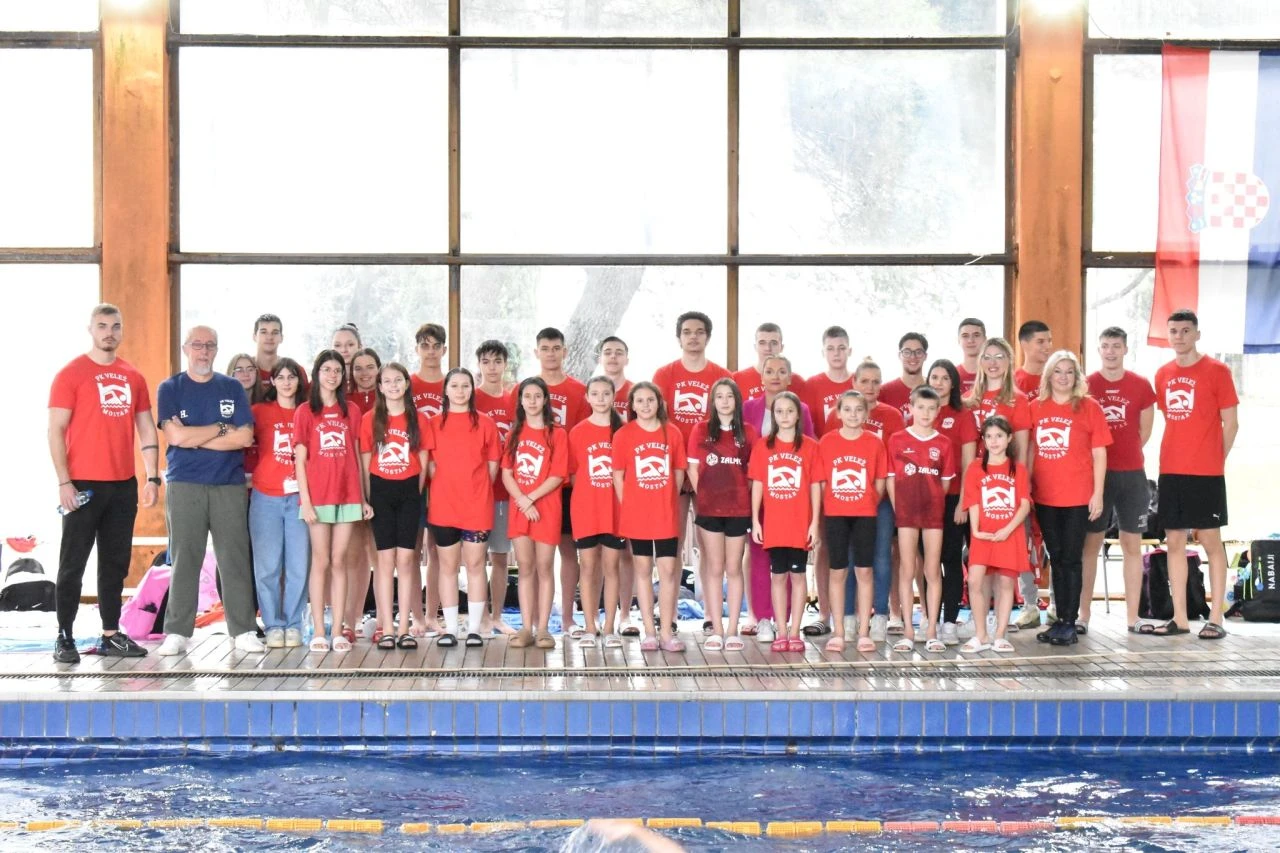 Plivači i plivačice Veleža osvojili 33 medalje na Velež Kupu 