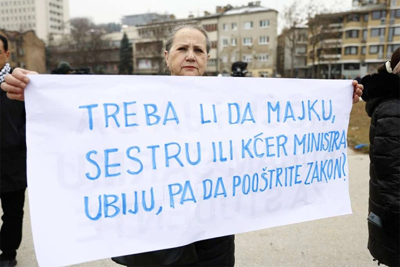 Mirni prosvjed u Sarajevu zbog ubojstva Inele Selimović i njenog sina
