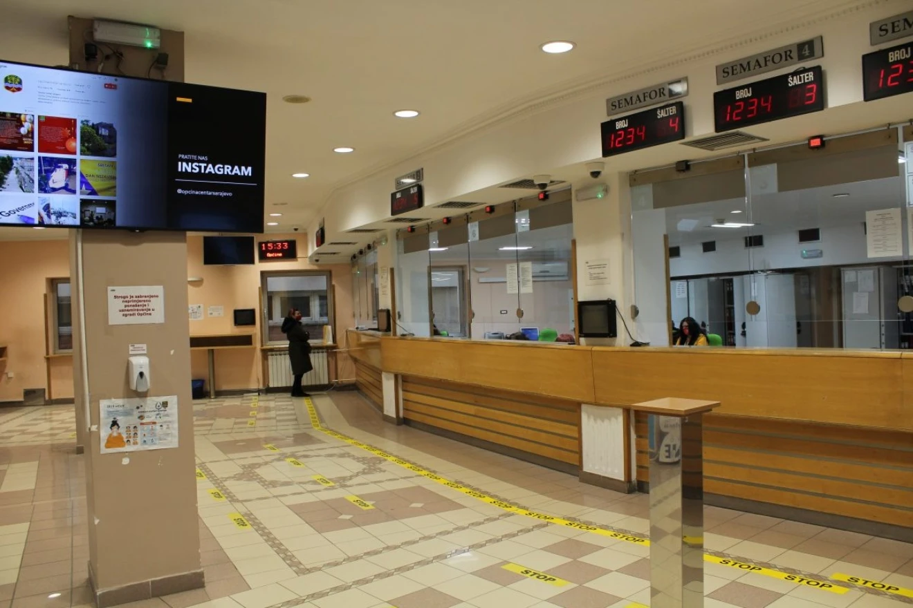 Općina Centar: Općinskom službeniku muškarac slomio nos