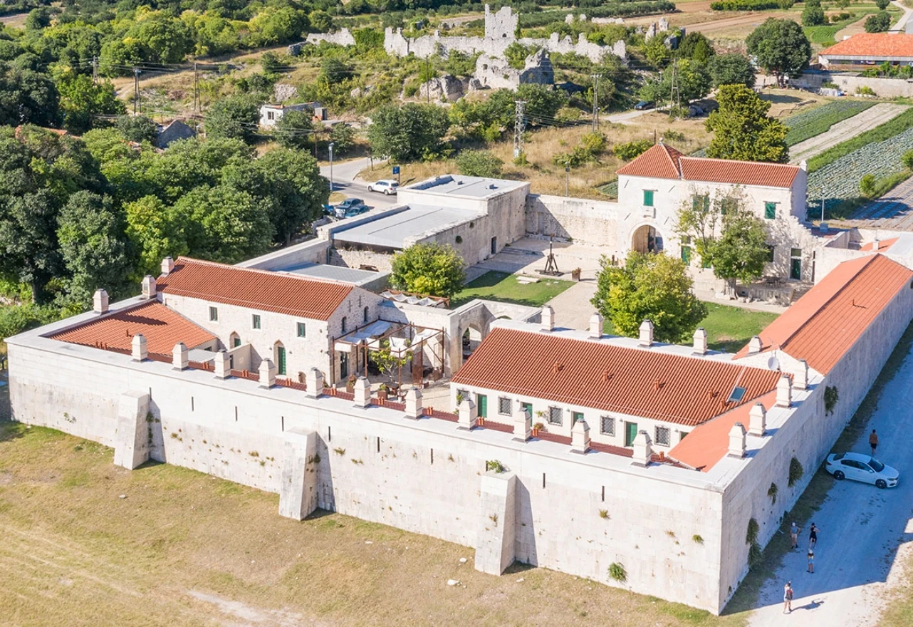 Bivši hrvatski reprezentativac s poznatim rođakom preuzeo hotel