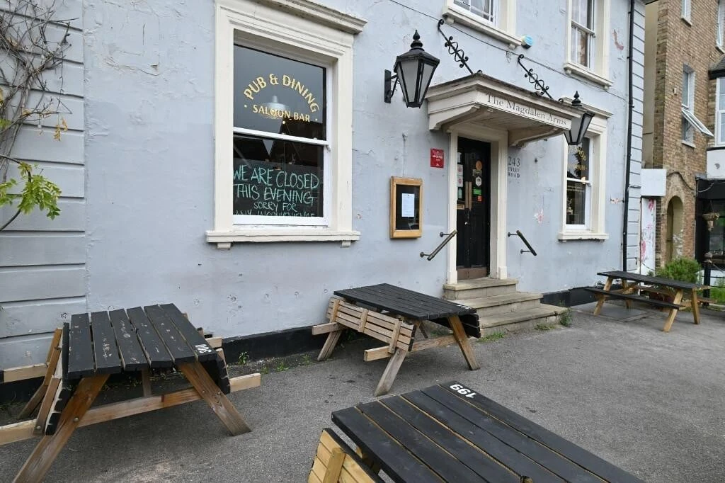 Gotovo svaki dan zatvori se jedan pub