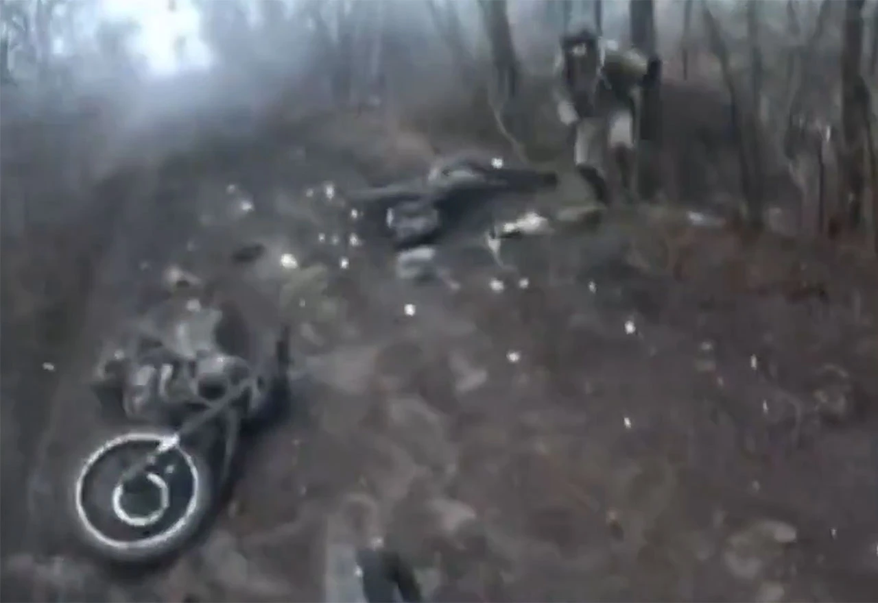 Video koji otkriva svu bestijalnost rata na istoku Ukrajine – snimka uništenja motociklističke jedinice