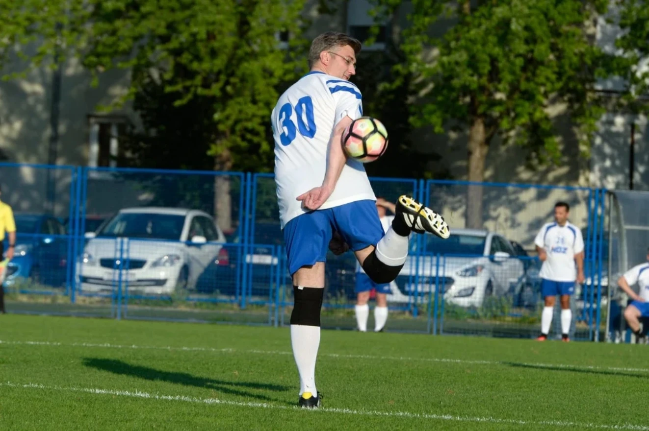 Hrvatski sabor osniva nogometnu reprezentaciju: Prva utakmica protiv Vlade