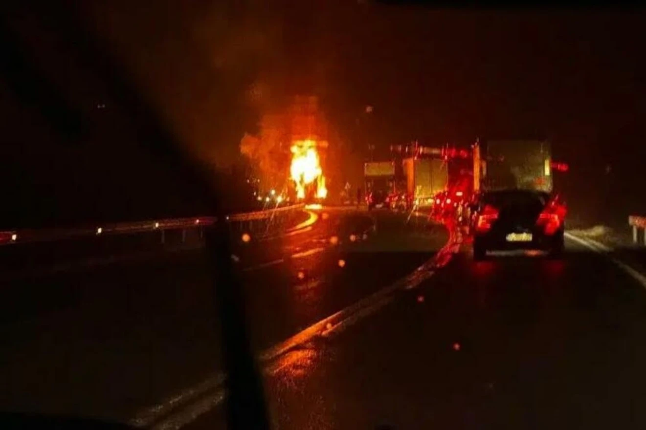 Požar progutao kamion iz BiH na autocesti u Crnoj Gori