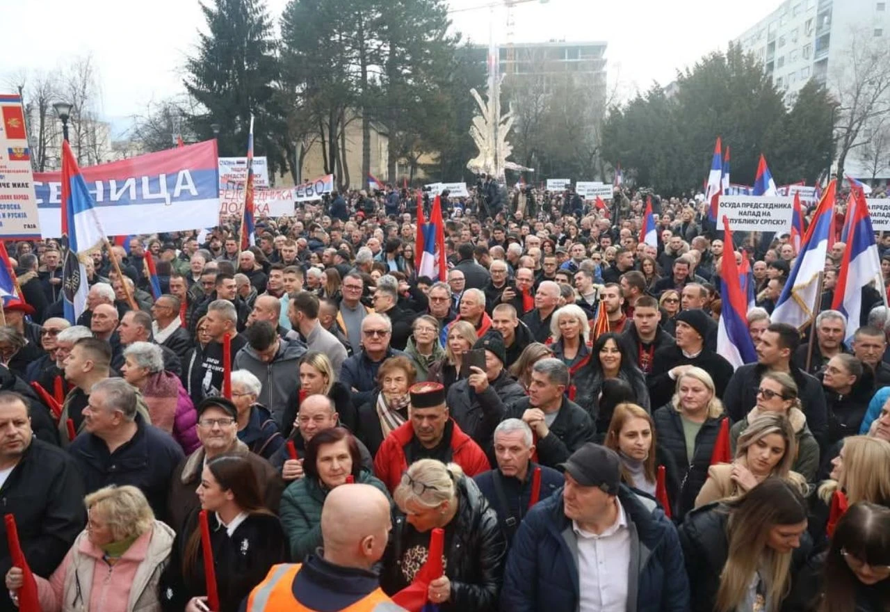 Dodik na mitingu: Kritizirao Schmidta i opoziciju, pa zapjevao ''Ne može nam niko ništa''