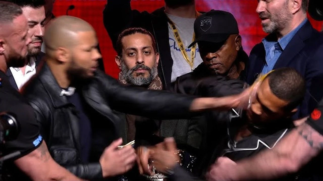 VIDEO I Chris Eubank Junior razbio jaje o lice Conoru Bennu