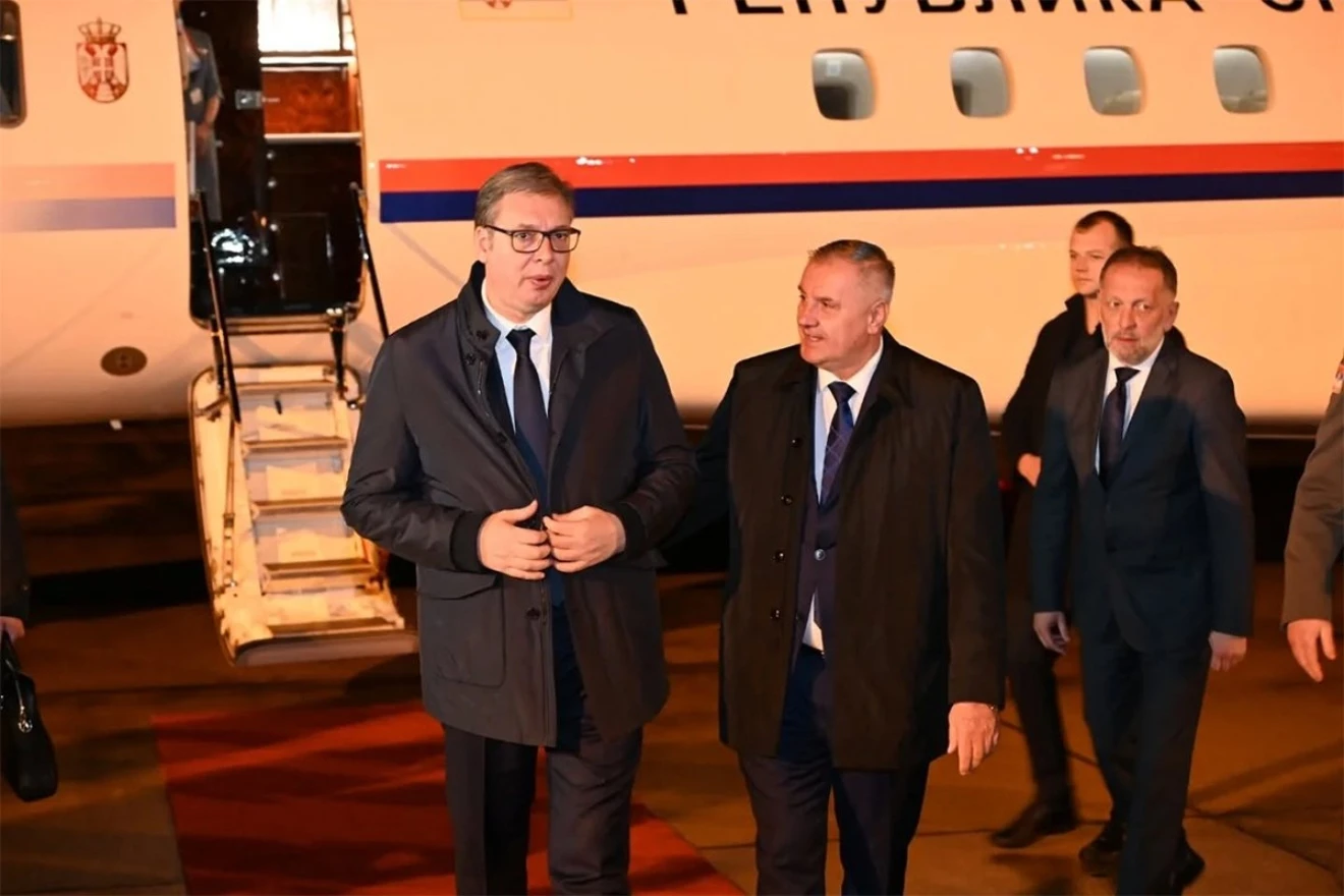 VIDEO: Vučić stigao u Banja Luku, a javljao se i iz aviona