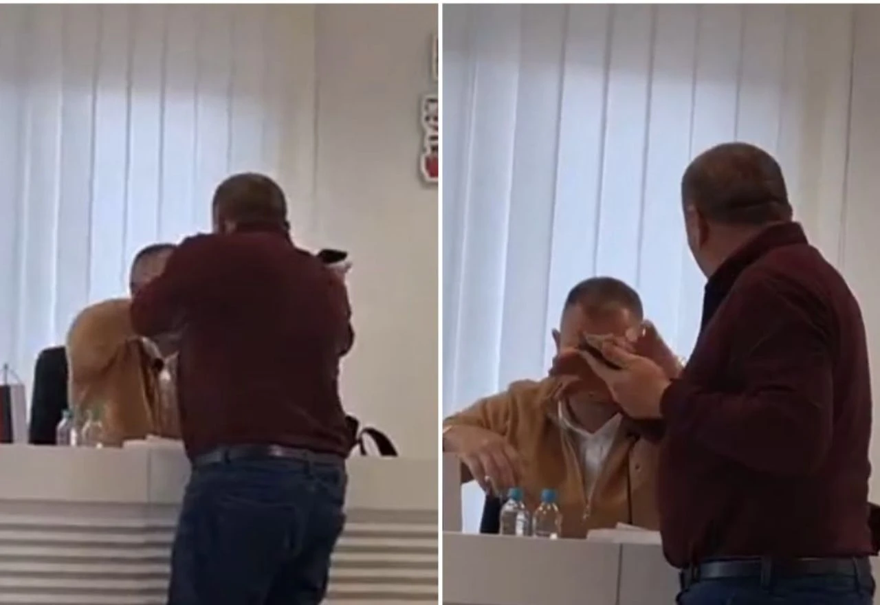VIDEO | Cirkus u Bileći: Zastupnik puštao Šešeljeve govore i izazvao kaos