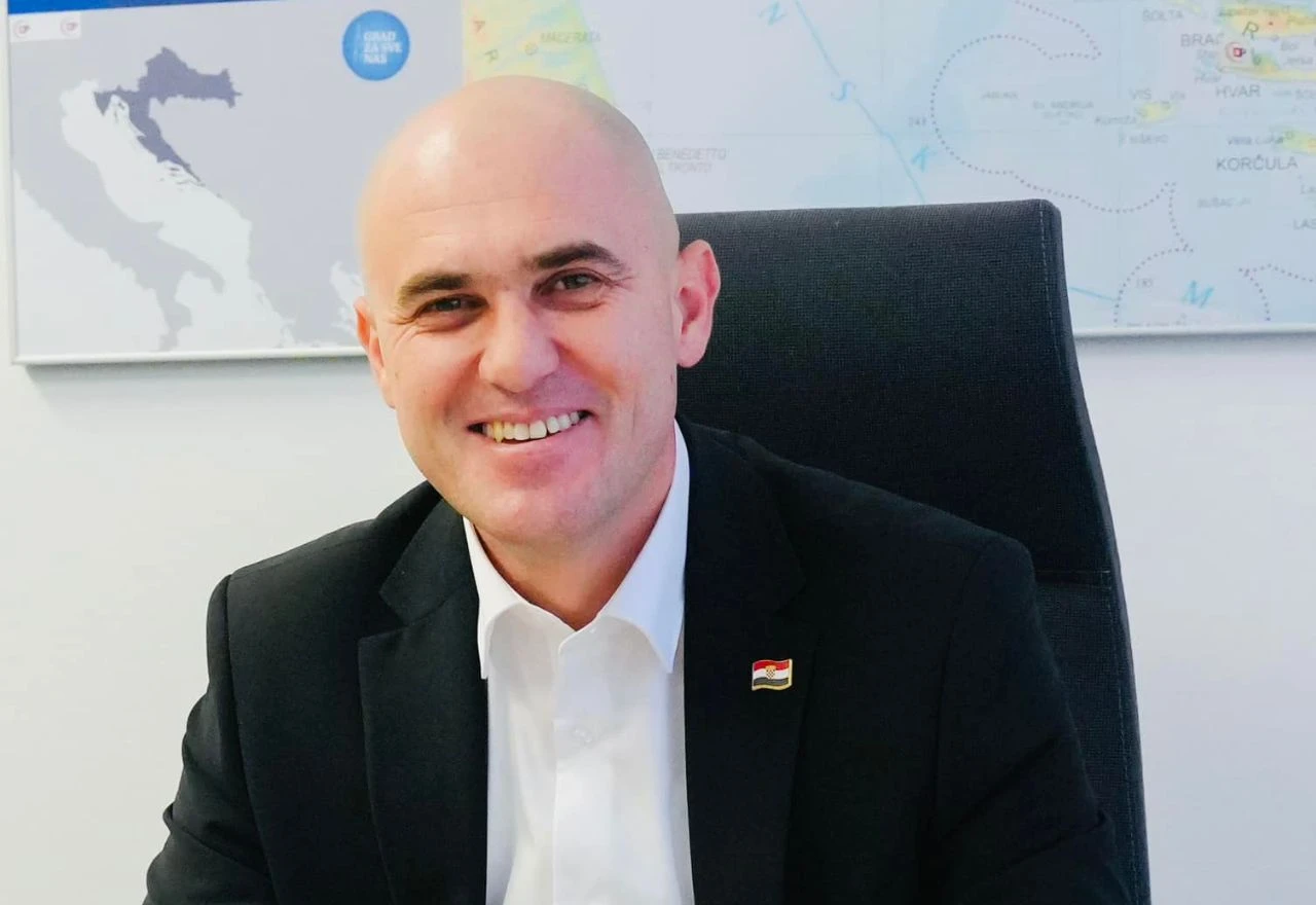 Od ministarske fotelje do zatvora? Sud odlučuje o pritvoru za Dabru