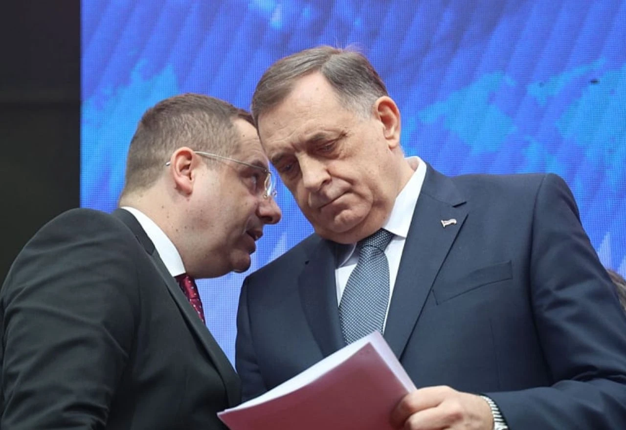 Još analiza: Unatoč zabrani djelovanja, Dodiku ostaje centar moći