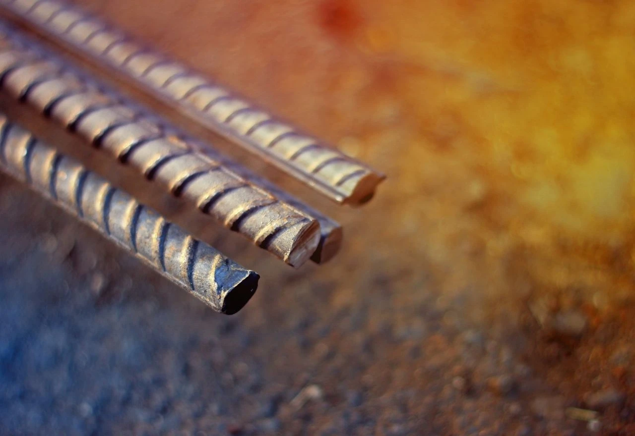 Maloljetnici metalnom šipkom pretukli vršnjaka 